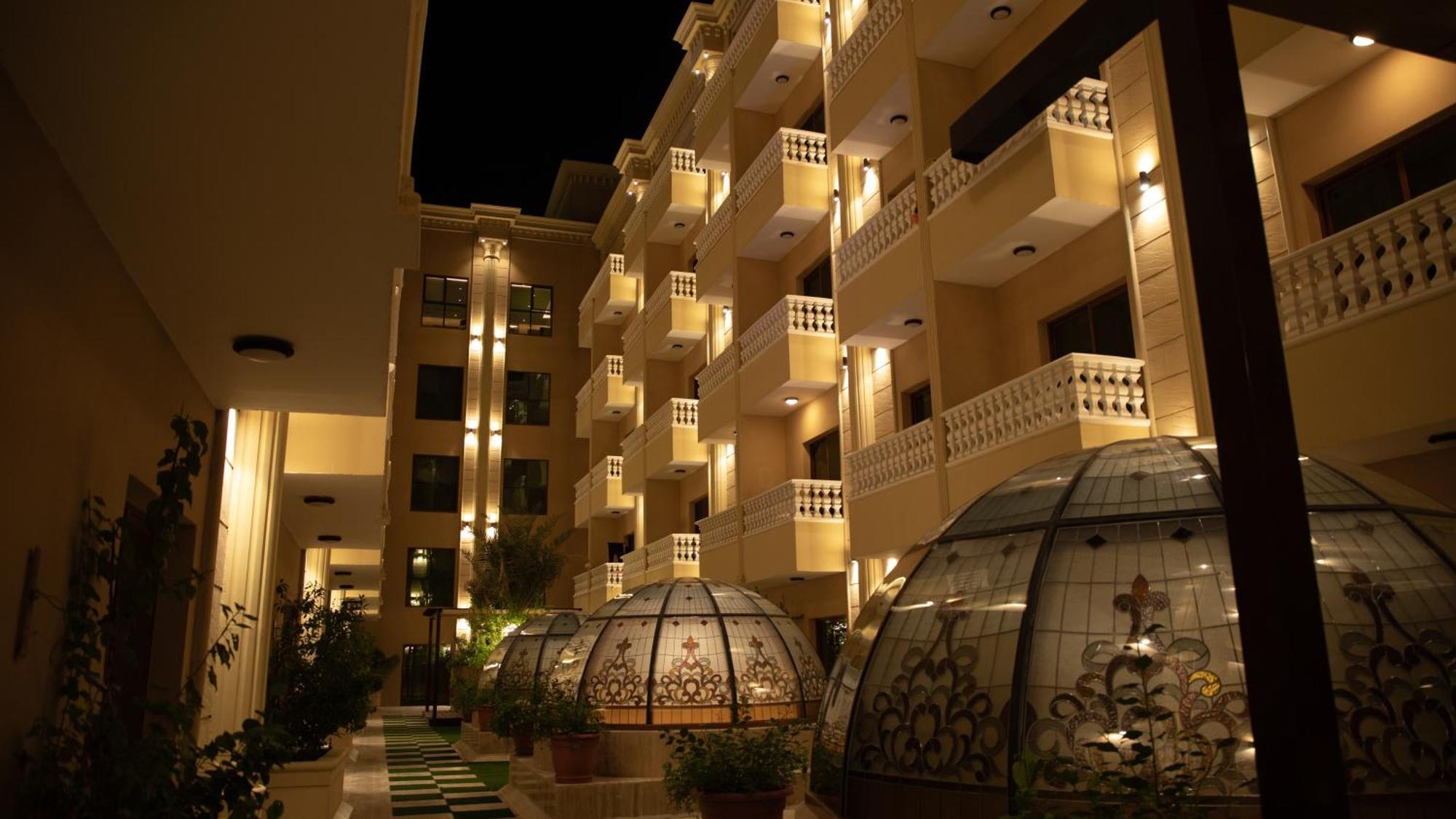 La Zona Continental Hotel Dubai Esterno foto