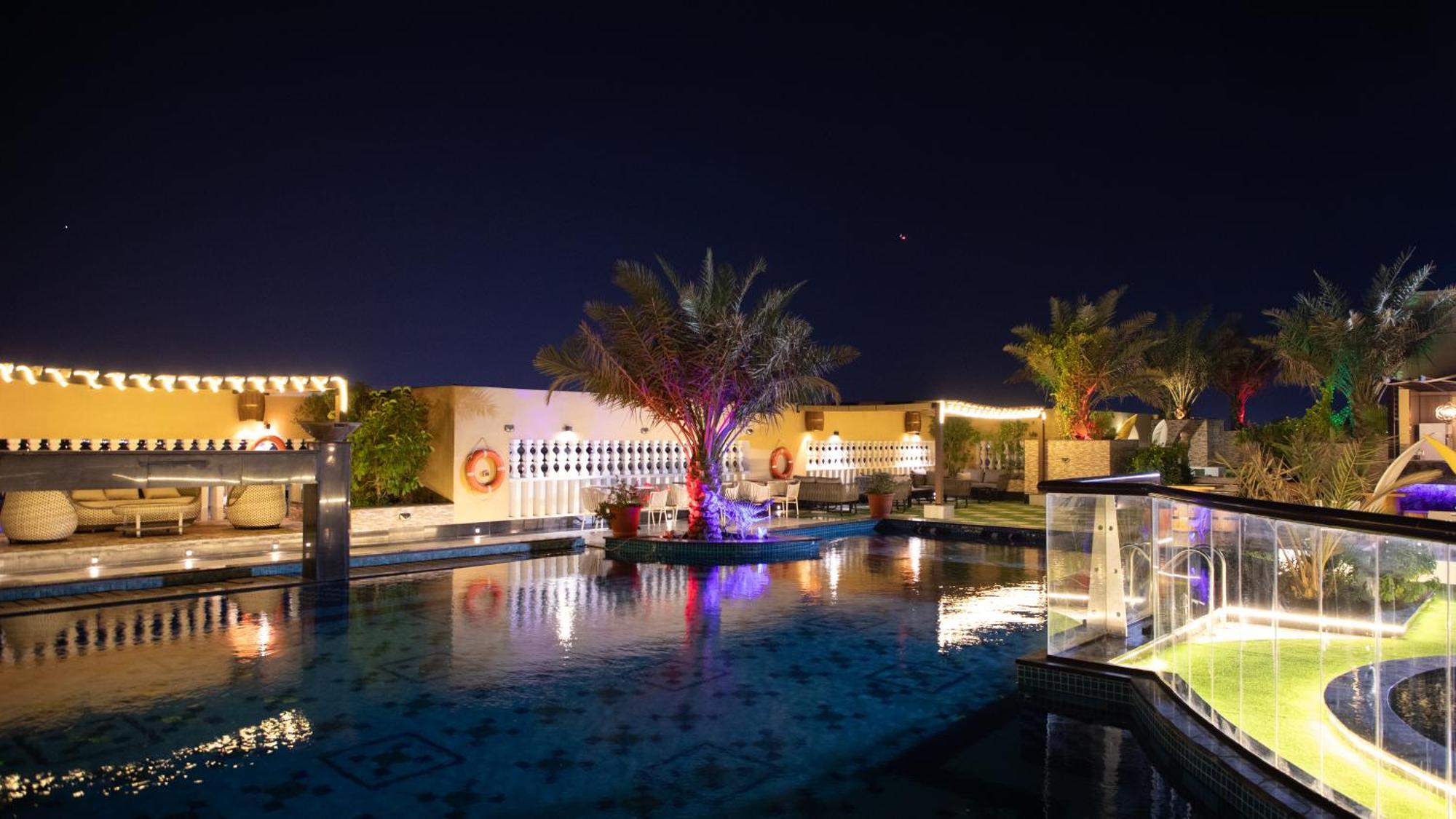 La Zona Continental Hotel Dubai Esterno foto