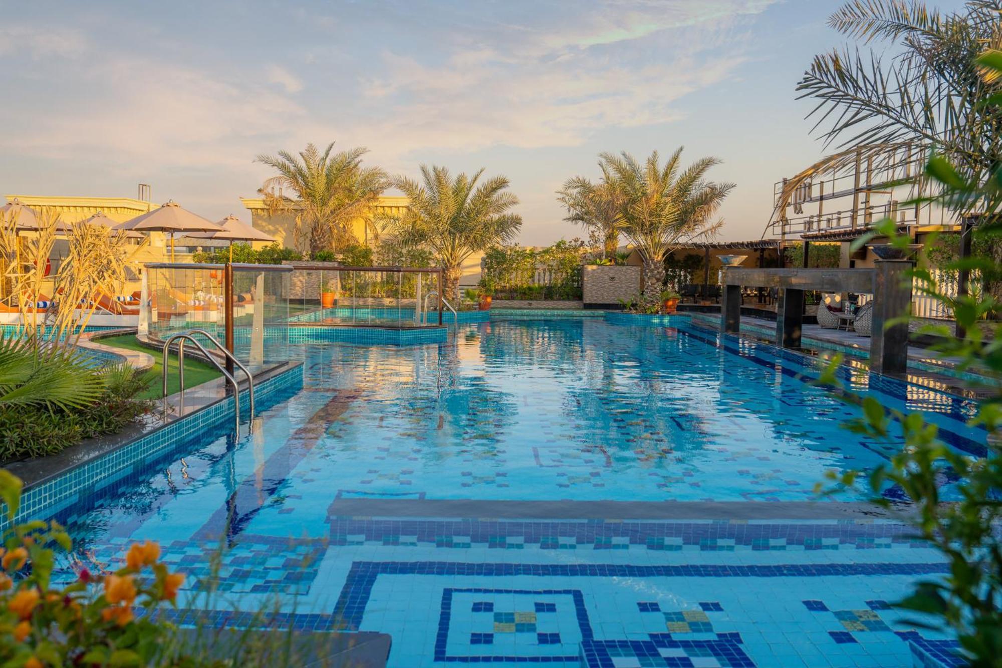 La Zona Continental Hotel Dubai Esterno foto